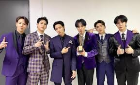 The winners are selected from the past year of releases by calculating 20% mobile votes, 10% sports seoul's popularity poll, 40% digital downloads. 7 Nfliwigv4wqm