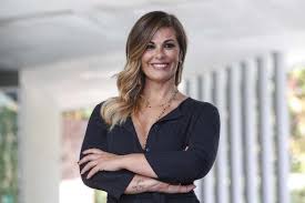 «chi si fa i ca**i suoi campa 100 anni.» vanessa incontrada nuda in copertina contro haters e bullismo: Vanessa Incontrada In Slip Senza Reggiseno Cosi Sexy Non Si Vedeva Da Tempo