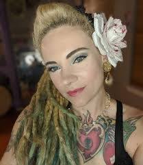 Tracey Remington's Instagram, Twitter & Facebook