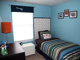 Desain tempat tidur elegan mecor, desain trim nailhead bergaya sederhana, bahan lembut mewah, fungsional dan cocok untuk sebagian besar kamar tidur. Contoh Gambar Desain Kamar Tidur Sederhana Terbaru 4 Design Rumah