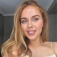 Claire Sheedy's Instagram, Twitter & Facebook