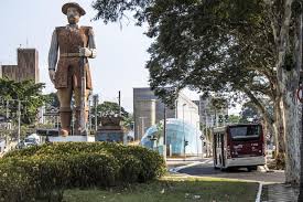 Uma equipe do corpo de bombeiros foi enviada ao local às 14h06 e o. Estatua Do Bandeirante Borba Gato Em Sao Paulo Brasil Imagem Editorial Imagem De Outdoor Quadrado 101904905