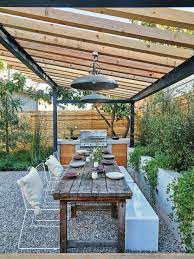 41 Salles A Manger D Ete Ou On Reve De Diner Entre Amis Backyard Dining Pergola Patio Backyard Pergola