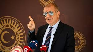 Ümit özdağ, 1994'te avrasya dosyası adlı üç aylık uluslararası ilişkiler ve stratejik araştırmalar dergisini çıkarmaya başladı ve editörlüğünü yaptı. Umit Ozdag Dan 104 Emekli Amiralin Bildirisine Destek Yeni Soluk