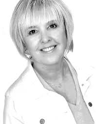 Sara Walser's Instagram, Twitter & Facebook