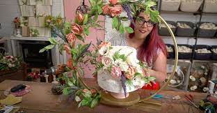 Wow everyone and turn a simple hula hoop into a cake stand! Turn Heads With This Hula Hoop Cake Stand Hometalk