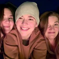 HAPPY BIRTHDAY to this hottie 😍. I miss being stupid with you. I miss all  the dancing and laughs. I miss dat booty 🍑. I just miss YOU. Hope our  lives coincide