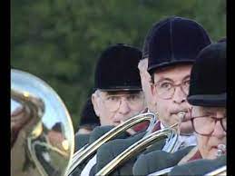 La trompe de chasse, instrument à vent simple, donne les harmoniques d'un son fondamental. Ecoutez Les Trompes De Chasse Traditionnelle Youtube