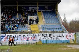 Czy stomil będzie w stanie przeskodzić podopiecznym mariusza lewandowskiego? Stomil Olsztyn Ukarany Za Kibolski Transparent Na Stadionie