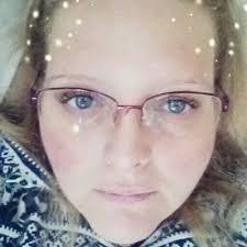 Laurie Archer's Instagram, Twitter & Facebook