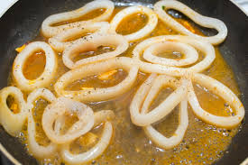 Sí sí, calamares en salsa americana como la del las latas de conservas, de miau, calvo y compañía. Como Preparar Calamares En Salsa De Tomate 6 Pasos