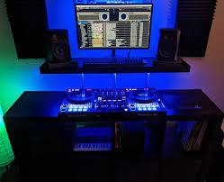 The desk consists of either one or two expedit bookcases ($ 69.99) depending on how deep you want it to be (if you only use one you can't use turntables in battle position). Diy Ikea Dj Booth How To Build Thehomeroute