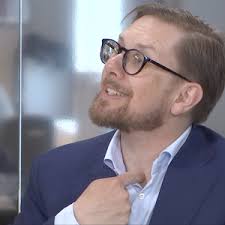 Simon Emil døden nær: Thyra var klar med kniven