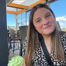 Gloria Kraft's Instagram, Twitter & Facebook