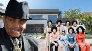 Chelsey May, Katie Coll, and Olivia Jimenez at the Shelby High School Jazz  Fest