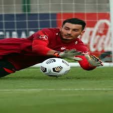 Çakır çiftini tebrik ediyor, kuzey adını verdikleri çocuklarına uzun ve sağlıklı bir ömür diliyoruz. ifadelerine yer verildi. Trabzonspor Ugurcan Cakir Kac Yasinda Biyografi Sitesi