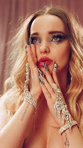 DOVE CAMERON dans Modelist Magazine, numéro de mai 2017