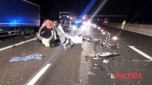 L'incidente ha però causato rallentamenti in direzione di bologna e una lunga coda di circa tre chilometri che ha iniziato a formarsi già prima di fiorenzuola. Incidente Stradale In A1 Fiorenzuola Zia E Nipote Di Castano Primo Morte Sul Colpo