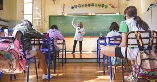 El ministro de salud bonaerense deslizó la posibilidad de retomar las clases presenciales si los contagios siguen bajando como hasta ahora en la provincia de buenos aires. A Gfesiis8b0pm