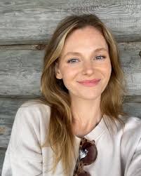 This is 40 🥳 (& a few days). I mostly feel the same but maybe a little  more relaxed. As time marches