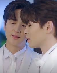 Yoonphusanu and Kamol's sweet moment