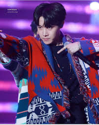 Seperti kepribadiannya yang dikenal sebagai 'sunshine', sang dancer tampil fun dan colorful dalam foto teaser album baru bts 'be'. 9 Potret Jhope Bts Dengan Tatapan Tajam Yang Bikin Ambyar