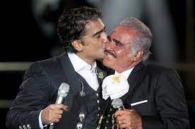 Vicente felipe fernández godoy es un futbolista profesional chileno que se desempeña como lateral izquierdo y actualmente milita en palestino de la primera d. 30 Anos Despues Alejandro Y Vicente Fernandez Lanzan Cancion Juntos Oyela Aqui