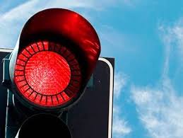 Uae Authorities Are Warning Errant Drivers To Follow 3 Simple Rules At Traffic Light Signals Uae Warning Errant Dr Traffic Light Stop Light Traffic Signal