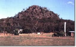 「hanging rock」の画像検索結果