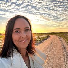 I see 11 how many faces do you see?