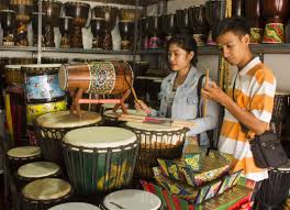 Asal usul djembe berasal dari kerajaan mali sekitar abad 12. Produksi Kendang Djimbe Sentul Kota Blitar Turun Akibat Virus Corona Kota Blitar