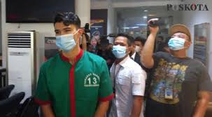 Pemilik bernama lengkap mark jeffrey smith ini juga membahas soal tanggapan reaksi sang pacar, aisyah aqilah, soal adegan romantisnya dengan ranty maria. Svecphhpudb2jm