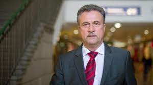 Es geht ihm um mehr geld für die beschäftigten.er kämpft aber auch um die zukunft seiner. Olg Sixt Durfte Mit Gdl Chef Weselsky Werben