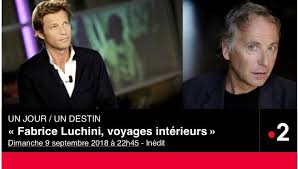 Signé elodie mialet, johnny hallyday, en quête d'identité reviendra sur la vie du « taulier », en partant de ce mois de décembre 2009 où le chanteur avait été plongé dans un coma artificiel à los angeles. Un Jour Un Destin 1j1d Recherche Sur Twitter
