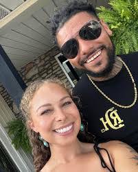 Sara Slone's Instagram, Twitter & Facebook