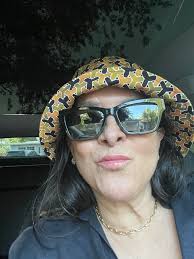 I've been performing live here and there in Japan for 50 years like this. I  will translate the lyrics of this Japanese blues song from over 50 years  ago into English. "Night