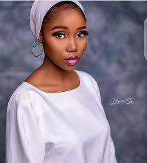 Wannan Ita Ce Hafsat Al'ameen Ƴar Gidan Jarumar Kannywood Wato Umma Shehu.  Wanne fata zaku yi mata?