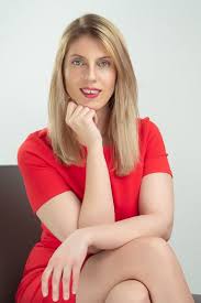 She was the daughter of the bactrian chief oxyartes and was captured and married by alexander in 327 bce. Roxana Catea