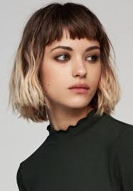 Pour les cheveux longs des tas de possibilités de coiffures s'offrent à vous en fonction de la nature et de la couleur de vos fibre capillaire aussi. Bob Hairstyles Carre Court Frange Coupe Carre Frange Coupe De Cheveux