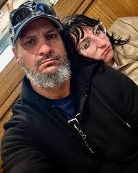 Robin Boles's Instagram, Twitter & Facebook