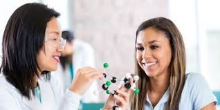 Cómo la tutoría entre compañeros puede transformar la secundaria