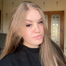 Can anyone recommend a good hairdresser for colouring? I don't mind  travelling