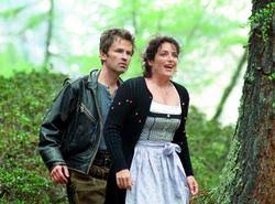 O katıldı maria ward okulu münih ve freising başpiskoposluğunu 1980'lerin başında neubauer, ilk oyunculuk deneyimini kazandığı münih volkstheater , theatre der jugend ve kleine komödie'de çalıştı. Christine Neubauer Filmdienst