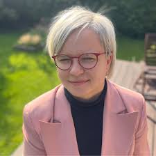 I think I'm dressed for the wrong genre. Oh I heard something about fishes  at the festival. Wonder how many micrograms each duck is. See you at Day  Trip😂😂😂😂