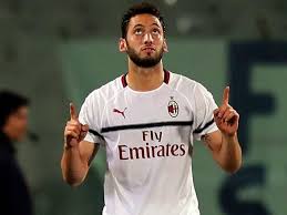 Hakan calhanoglu is the brother of muhammed calhanoglu (without club). Fiorentina 0 Ac Milan 1 Calhanoglu Scores Winner Sportstar