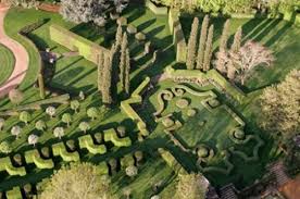 Les jardins du manoir d'eyrignac, magnifiques jardins à la française, incitent à la rêverie. Les Jardins Du Manoir D Eyrignac