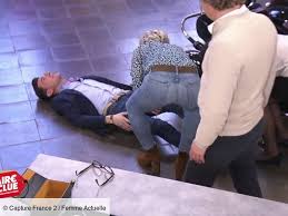 Thèmes en lien avec arnaud cornette de saint cyr. Video Affaire Conclue Un Expert Fait Un Gros Malaise En Plein Tournage De L Emission Femme Actuelle Le Mag
