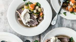 Hier möchte ich euch eine alternativmethode für eine meerrettichsoße zeigen. Tafelspitz Warum Sie Den Klassiker Unbedingt Im Sommer Essen Sollten Stern De