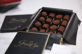 Best Swiss Chocolates Sprungli Switzerland Globalgoodfood Swiss Chocolate Swiss Chocolate Brands Chocolate Brands