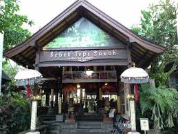 Dalam jamuan makan siang itu, jokowi hanya memesan sajian bebek goreng dengan. Bebek Tepi Sawah Mari Mangan